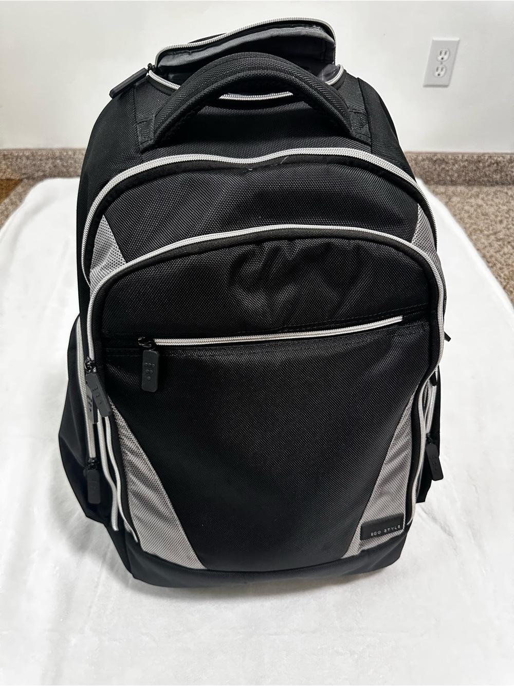 🚗 Eco Style Tech Executive Rolling Backpack